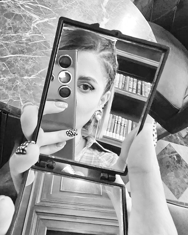 🪄 The Mirror Doesn’t Show It All - Feloriya