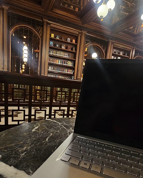 🪄 The Quiet Library Of Code - Feloriya